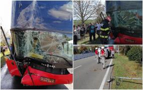 Un autocar cu 52 de pasageri a rupt un stâlp, la ieșirea din Vama Albița, în Vaslui. A fost pericol de explozie