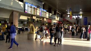 Semnele care prevesteau "criza" Blue Air. Zborurile anulate acum, o problemă la care statul român a contribuit indirect