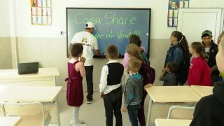 Un antreprenor din Iaşi a strâns 600.000 de euro din donaţii şi a ridicat un centru educaţional pentru copiii defavorizaţi