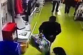 Bărbat din Iaşi, filmat la furat de pilote. "Pregătiri" de iarnă şi facturi mari la energie