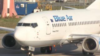 Toți românii afectați de anularea zborurilor Blue Air vor cere despăgubiri companiei low-cost
