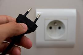 La iarnă, România ar putea rămâne fără curent în orele de vârf. Cine ar putea fi primii debranşaţi, pentru a evita o criză