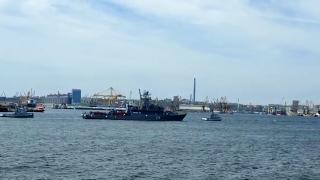 Cum s-a produs explozia care a avariat o navă militară în Marea Neagră. Dragorul a fost adus în Portul Constanța