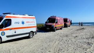 Tânăr de 19 ani, căutat de scafandri în zona Corbu, după ce a intrat în mare şi nu a mai ieşit
