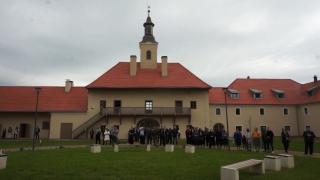 Noua faţă a Castelului Teleki din Bistriţa, reabilitat cu 25 de milioane de lei. Ajuns aproape ruină, şi-a recăpătat strălucirea