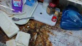 Imagini dezgustătoare, filmate de inspectorii ANPC. Amendă de 1,5 milioane de lei pentru 126 de operatori economici din Prahova