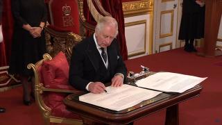 Primele provocări pentru Charles al III-lea, noul Rege al Marii Britanii. Promite să fie un monarh neutru, în ciuda alegerilor controversate din trecut