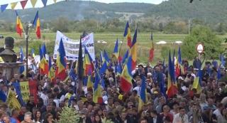 Nicolae Ciucă şi George Simion, huiduiţi de peste 5.000 de români, la comemorarea lui Avram Iancu de la Ţebea