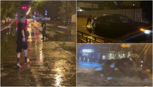 "Mi-am găsit numărul". O ploaie torenţială de o oră a inundat străzile din Iaşi. Oamenii au fost avertizaţi prin RO-Alert să stea în case