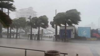 Un taifun a semănat panică în Japonia: Rafale de peste 144 de km/h, valuri de câţiva metri, inundaţii devastatoare