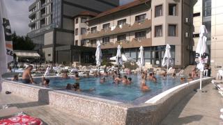 Toamna, turiștii aleg muntele în locul litoralului. Peisaje de poveste și prețuri mult mai mici pentru cei care vor să se relaxeze în bazinele cu apă termală