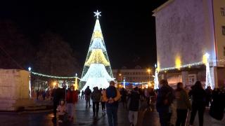 Fără luminiţe de Crăciun. Tot mai multe oraşe din ţară renunţă la ele, ca să evite facturi astronomice la energie