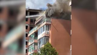 "Mamă, ce-i acolo! Doamne!". Un incendiu puternic a făcut prăpăd într-un bloc din Voluntari