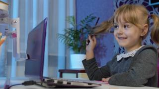 Înscrieri la Şcoala FDVDR. Cursuri gratuite de limba chineză şi limba japoneză pentru elevi