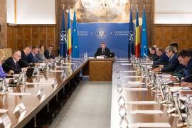 Cum face Guvernul economie la energie: stinge lumina în instituţii şi înlocuieşte becurile cu filament. Pentru români, doar recomandări