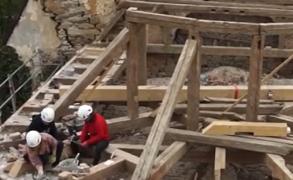 Monument istoric, salvat de voluntari. 40 de tineri muncesc cu pasiune pentru conservarea  Bisericii Fortificate din Vermeş