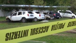 Incendiul din curtea DGASPC Bacău ar fi fost provocat de o mână criminală. Nouă autovehicule au fost mistuite de flăcări