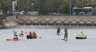 Manifest pentru schimbarea ''la faţă'' a râului Dâmboviţa. Oamenii au ieşit cu bărcile şi caiacele pe un traseu de 3 kilometri