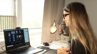 Mai mulţi olimpici la matematica dau meditaţii online gratuite elevilor din gimnaziu