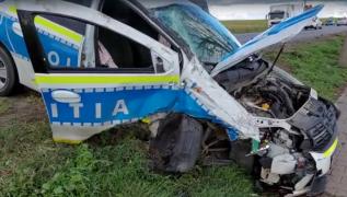 Doi poliţişti, accidentaţi grav de o şoferiţă neatentă. Impactul a fost atât de puternic încât un agent a ajuns pe asfalt. “Stătea covrig”