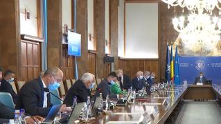 Mai au dor 3 luni pentru a reforma sistemul pensiilor speciale, dar guvernanţii şi-au mărit salariile. Câţi bani primesc magistraţii sau parlamentarii