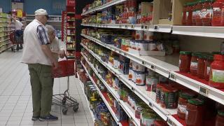 Marile magazine testează soluţii pentru a reduce factura la curent: Program mai scurt, becuri economice, cuptoare folosite cu limită