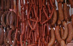 Primul oraş din lume care ar putea interzice reclamele la produse din carne. Ce urmăresc autorităţile locale