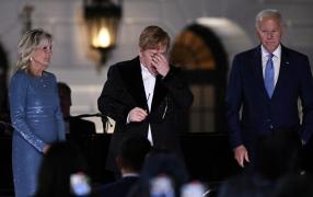 Elton John, concert la Casa Albă în prezenţa lui Joe şi Jill Biden. Legendarul muzician se află într-un turneu de rămas bun