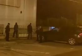 Şi-a împuşcat rivalul în dragoste în plină stradă, în Baia Mare. Bărbatul a venit special din Anglia ca să se răzbune