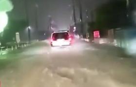 Taifunul Talas a lovit cu putere Japonia: doi morţi şi sute de locuinţe avariate. Rafalele au pus la pământ arbori seculari