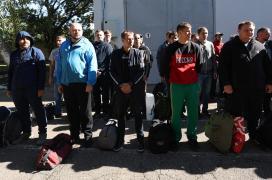 Mobilizarea parțială ordonată de Putin pare a fi haotică. Bărbaţi de toate vârstele, bolnavi sau fără nicio experienţă, sunt chemați la arme