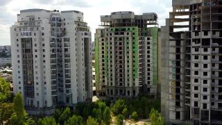 Blocul din București care a fost construit de proprietari, în final, cu 300.000 de euro. Dezvoltatorul l-a lăsat neterminat