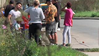 O tânără de 18 ani a fost împușcată în fața casei, pe o stradă din Târgu Mureș. Fata mergea după apă la un vecin