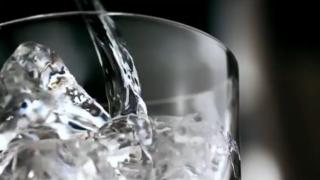 Guvernul Rusiei scumpeşte vodca. Cât va ajunge să coste cel mai popular alcool rusesc