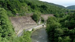 Camere de supraveghere în Parcul Național Defileul Jiului. Administratorii vor să-i prindă pe cei care aruncă gunoaie: imaginile ajung direct la poliţie