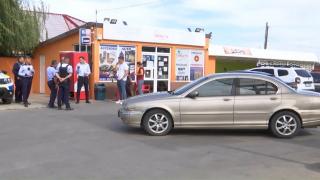 Tânăr drogat şi fără permis, împuşcat în picior de poliţiştii din Tecuci, după ce a refuzat să oprească. Pasagerul din dreapta s-a făcut nevăzut