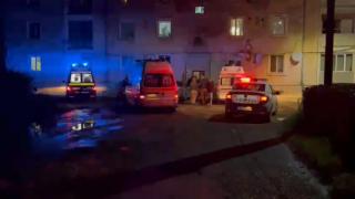 Rivali în dragoste, scene de groază pe o terasă din Cluj. Fostul soț l-a înjunghiat pe actualul iubit, apoi a fugit și s-a tăiat. Este în stare critică