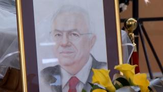 "E trist. Se încheie o pagină de istorie a teatrului". Trupul lui Alexandru Arşinel, depus în foaierul Teatrului de Revistă, în aplauze şi lacrimi