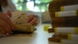 Cu cât vor crește ratele românilor cu IRCC după ce indicele a explodat. Calcul în cazul unui credit de 70.000 de euro