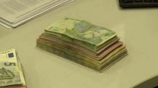 Cresc dobânzile la creditele cu IRCC. Indicele a urcat la 4,06% de la 2,65% pentru următoarele trei luni