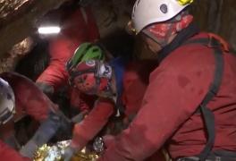 Exercițiu de salvare în Peștera Răteiului. Zeci de salvatori din toată țara au fost mobilizați