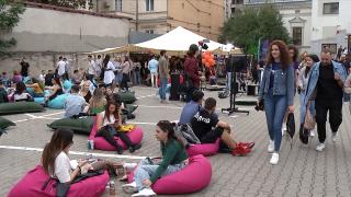 Jobul pentru care angajatorii aproape se roagă de studenţi. Salariu de 3.500 lei