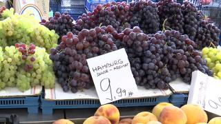 În Bacău, preţul strugurilor e stabilit cu pistolul. Un comerciant supărat că "vecinii" de tarabă au pus un preţ mai mic, a scos arma şi i-a împuşcat