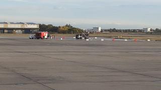 O autospecială s-a răsturnat pe platforma Aeroportului Otopeni. Cum s-a produs incidentul anchetat acum de Poliţia Transporturi Aeriene