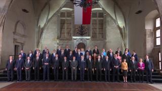 Summitul de la Praga: Criza energetică pune gaz pe foc în Europa. Tensiunile din spatele pozei-simbol a unităţii UE împotriva Rusiei