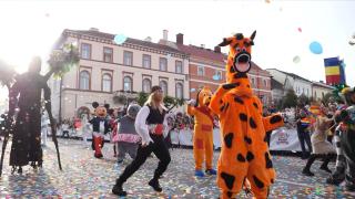 Zilele Clujului: Paradă cu domniţe, cavaleri şi personaje istorice şi concert incendiar cu Delia, The Motans şi Nicole Cherry