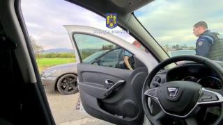 Bărbat urmărit internațional, prins de polițiștii români. Oamenii legii au întins pe şosea un dispozitiv cu țepi de blocare