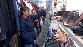 Mai puţini bani la factură, mai multe haine pe noi. Pijamale flauşate şi papuci cu blană, soluţia românilor pentru a scăpa de facturile uriaşe la căldură