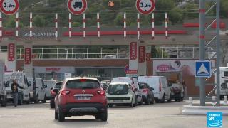 Criză de combustibil în Franţa, după greva angajaţilor din rafinării. Guvernul apelează la rezervele strategice şi cere oamenilor să revină la muncă