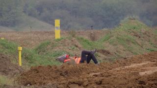 Şantier fără sfârşit, chiar şi sub ameninţarea rezilierii contractelor. "E greu pentru ei. Aici au lucrat opt"